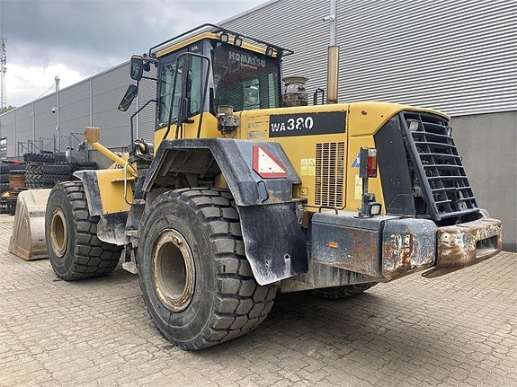 Komatsu WA380-5 2 of 12