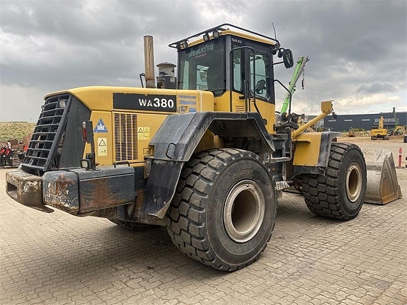 Komatsu WA380-5 4 of 12