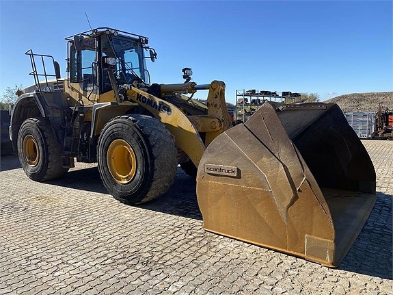 Komatsu WA470-7 5 of 12