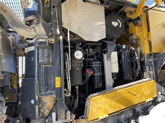 Komatsu WA470-7 8 of 12