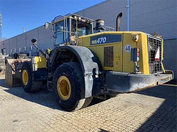 Komatsu WA470-7 2 of 12