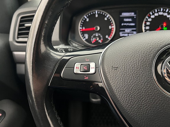 Volkswagen Amarok 16 of 30