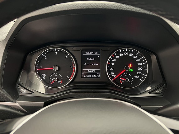 Volkswagen Amarok 17 of 30