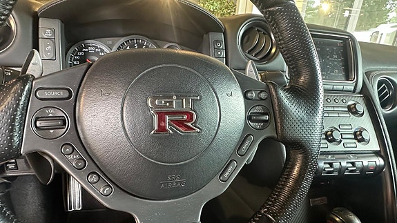 Nissan GT-R 8 of 15