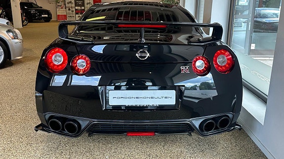 Nissan GT-R 12 of 15
