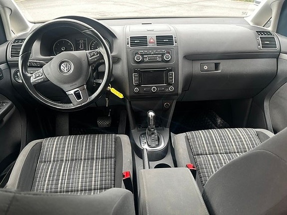 Volkswagen Touran Cross 8 of 12