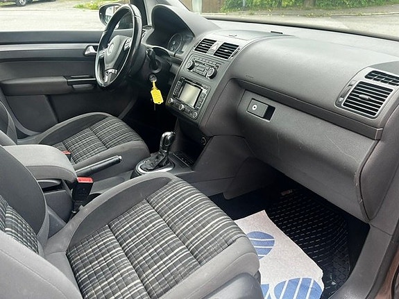 Volkswagen Touran Cross 10 of 12