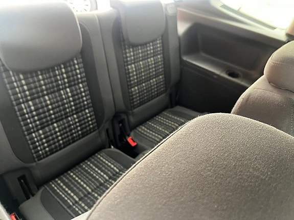 Volkswagen Touran Cross 11 of 12