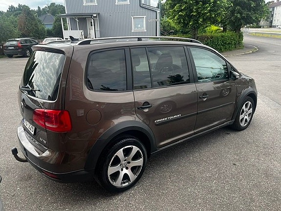 Volkswagen Touran Cross 7 of 12