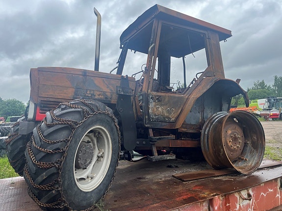 Nu demonteras Massey Ferguson 3060
