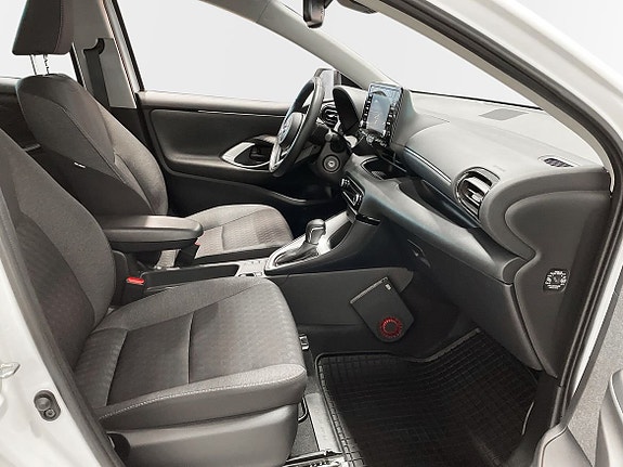Toyota Yaris 8 of 9