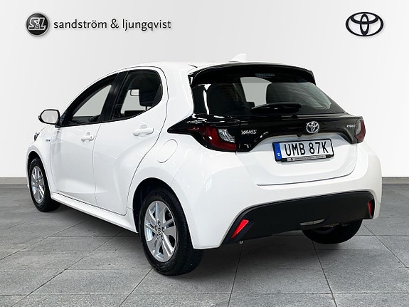 Toyota Yaris 3 of 5