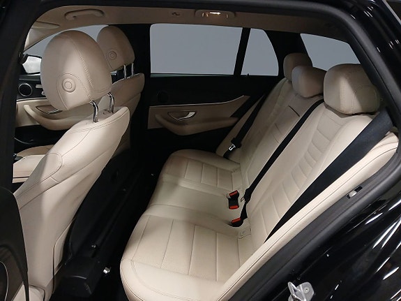 Mercedes-Benz E220 7 of 13