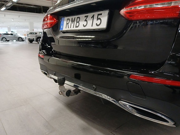Mercedes-Benz E220 9 of 13