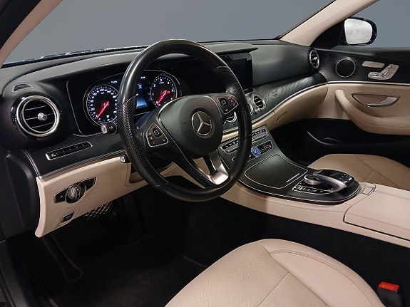 Mercedes-Benz E220 4 of 13