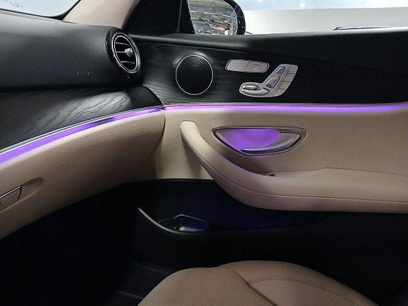 Mercedes-Benz E220 12 of 13