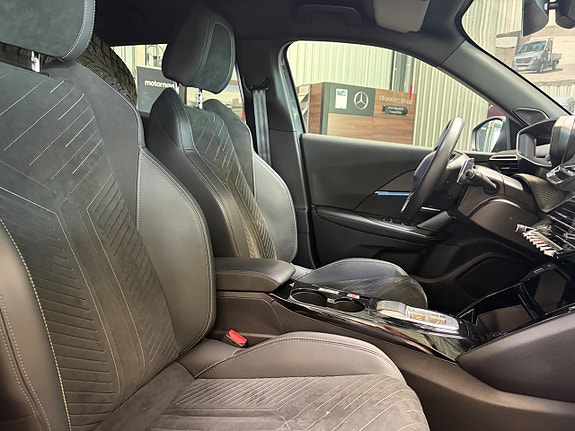 Peugeot 2008 4 of 5