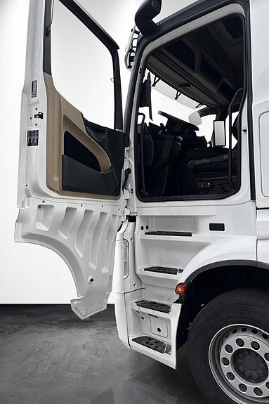 Mercedes-Benz Actros 2553 6x2 Boogie 10 of 15