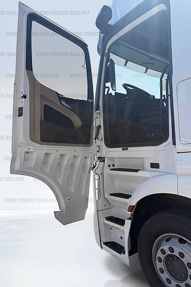 Mercedes-Benz Actros 2546 LS 6x2/2 Pusher 7 of 18