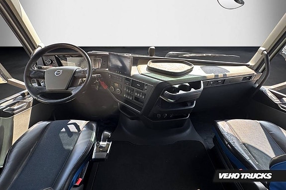 Volvo FH13 460 6x2 I-Save Pusher 6 of 16
