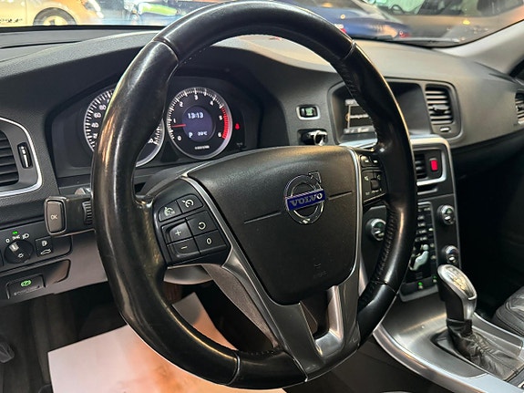 Volvo V60 8 of 17