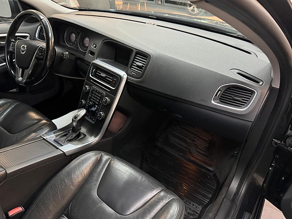 Volvo V60 9 of 17