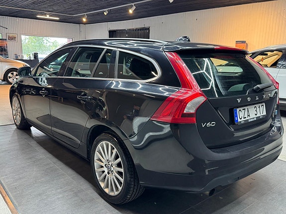 Volvo V60 4 of 5