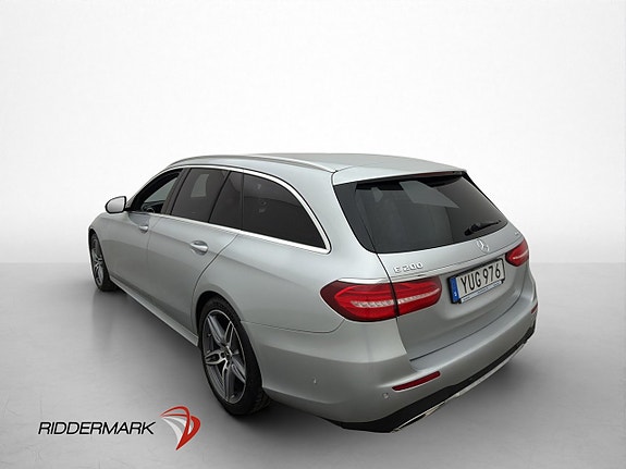 Mercedes-Benz E200 4 of 5