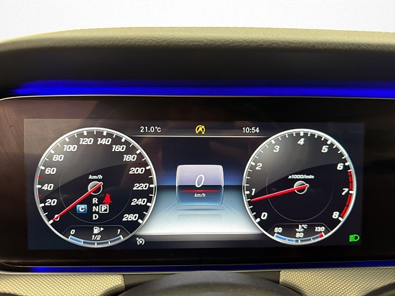 Mercedes-Benz E200 18 of 30