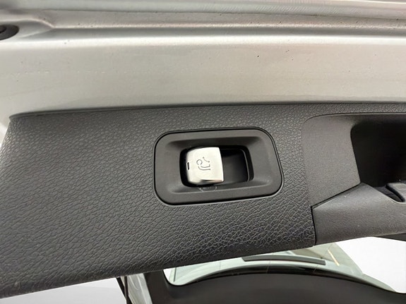 Mercedes-Benz E200 12 of 30