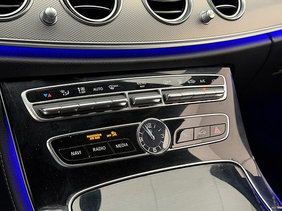 Mercedes-Benz E200 23 of 30
