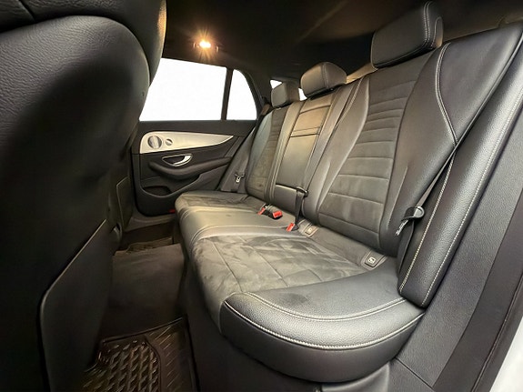 Mercedes-Benz E200 13 of 30