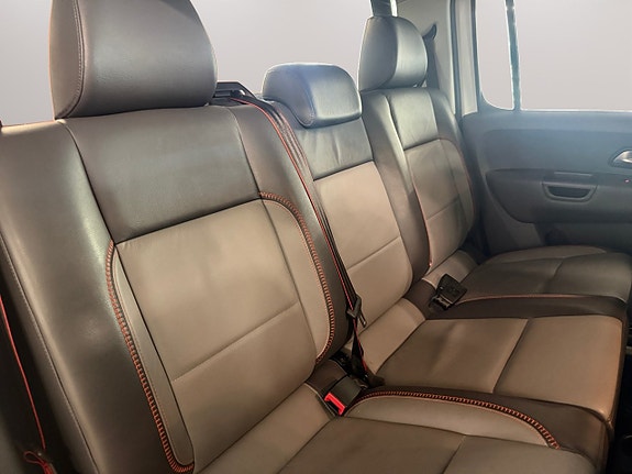 Volkswagen Amarok 13 of 26
