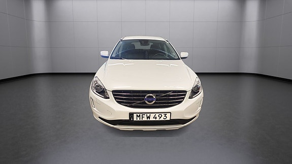 Volvo XC60 2 of 11