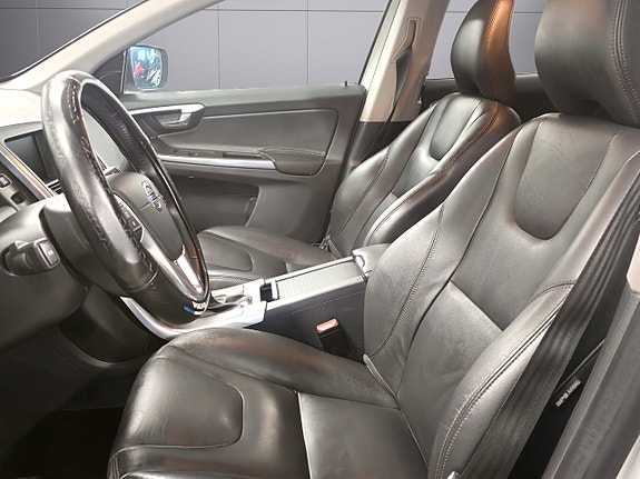 Volvo XC60 8 of 11