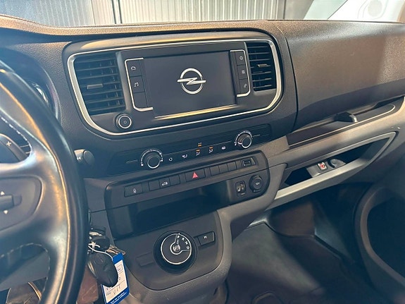 Opel Vivaro 10 of 26