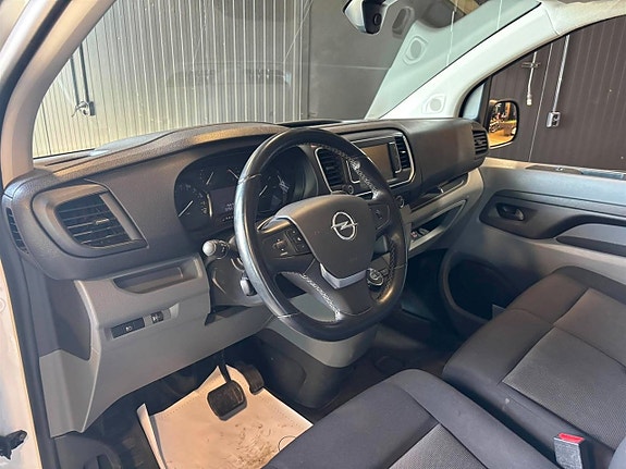 Opel Vivaro 7 of 26