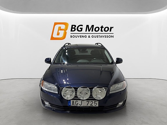 Volvo V70 2 of 5