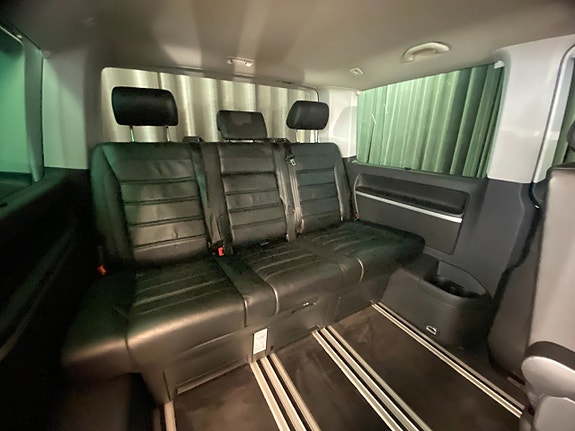 Volkswagen Multivan 14 of 30