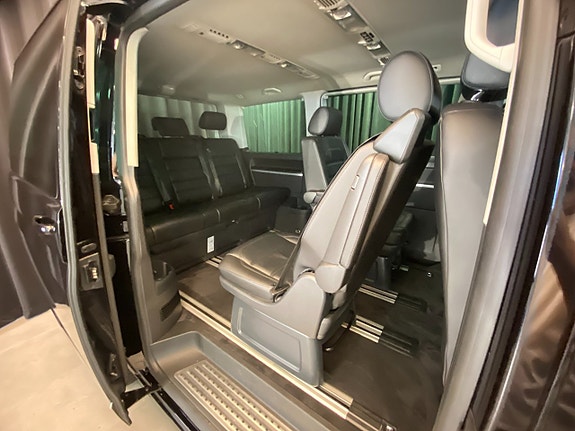 Volkswagen Multivan 13 of 30