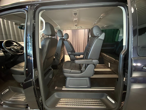 Volkswagen Multivan 7 of 30