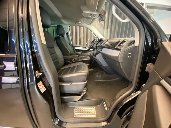 Volkswagen Multivan 12 of 30