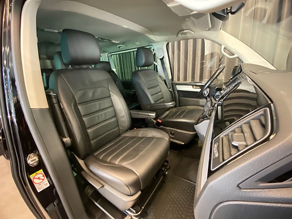 Volkswagen Multivan 11 of 30