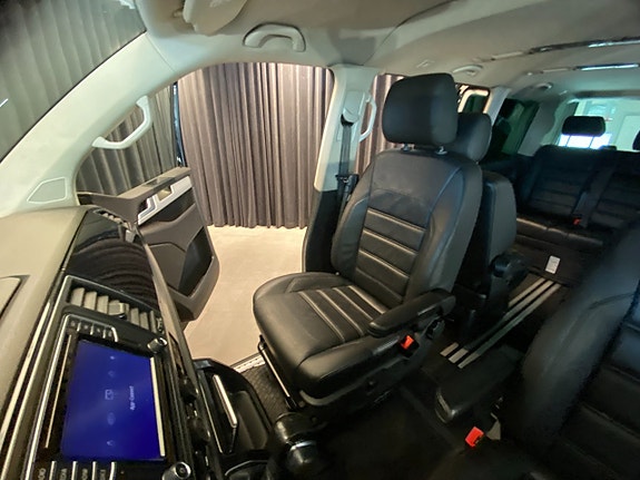 Volkswagen Multivan 6 of 30