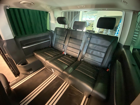Volkswagen Multivan 9 of 30