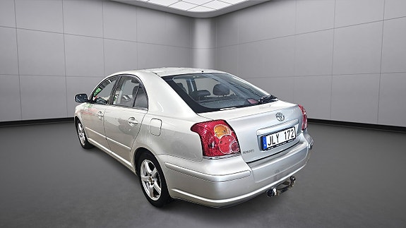 Toyota Avensis 4 of 5