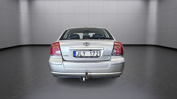 Toyota Avensis 5 of 5