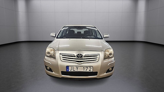 Toyota Avensis 2 of 5