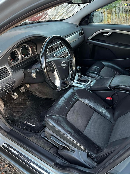 Volvo V70 7 of 8