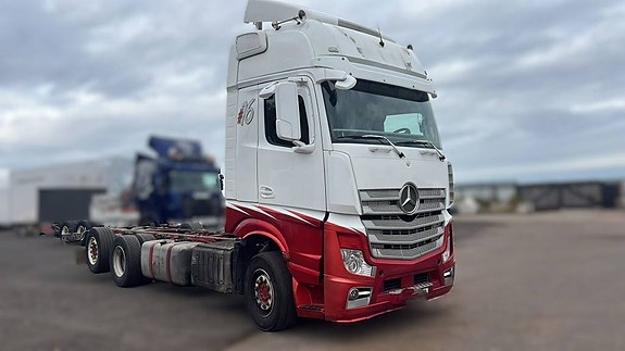 Mercedes-Benz Actros 3251 2 of 4